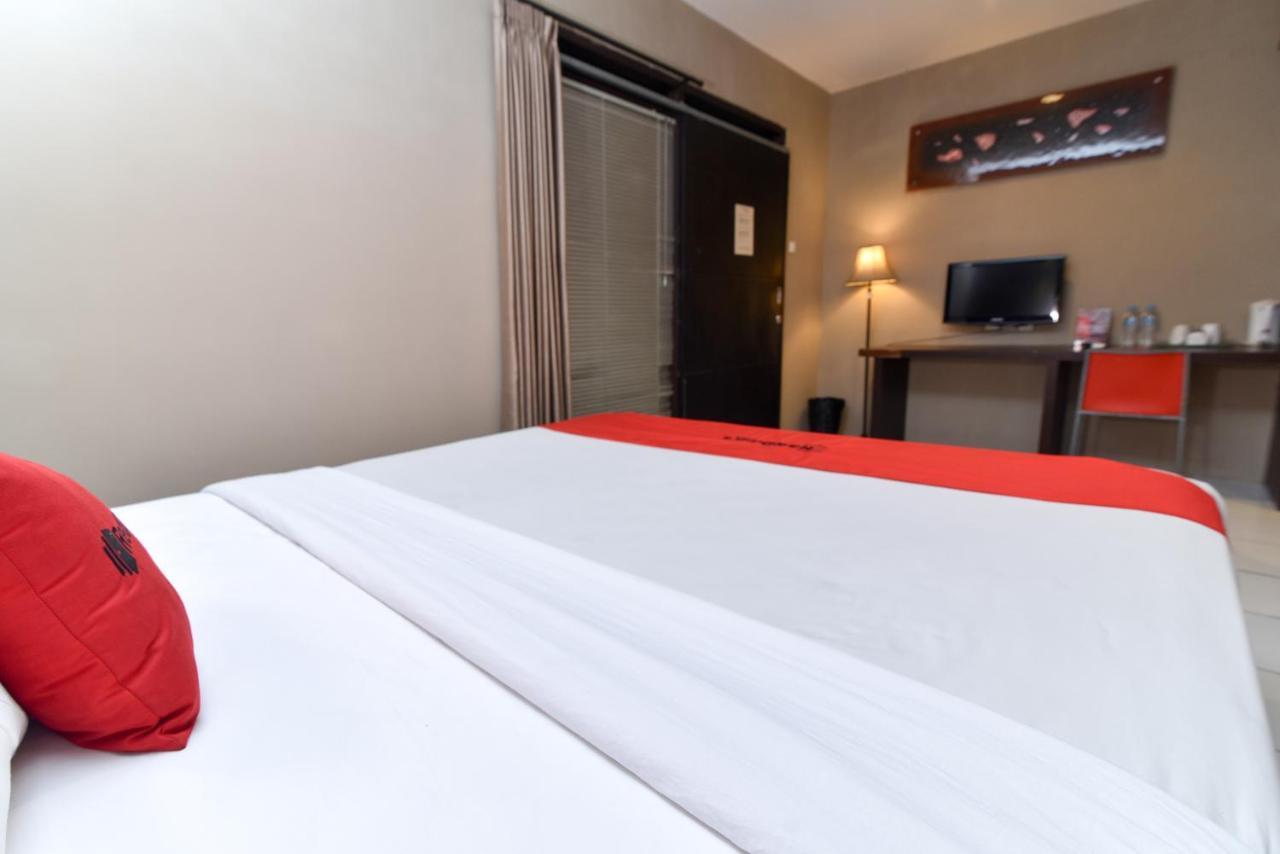 Reddoorz Plus @ Raya Legian Екстер'єр фото