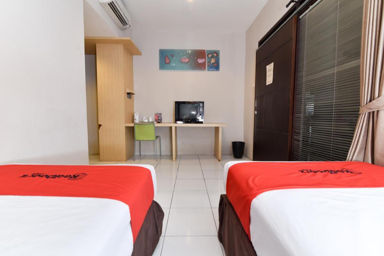 Reddoorz Plus @ Raya Legian Екстер'єр фото