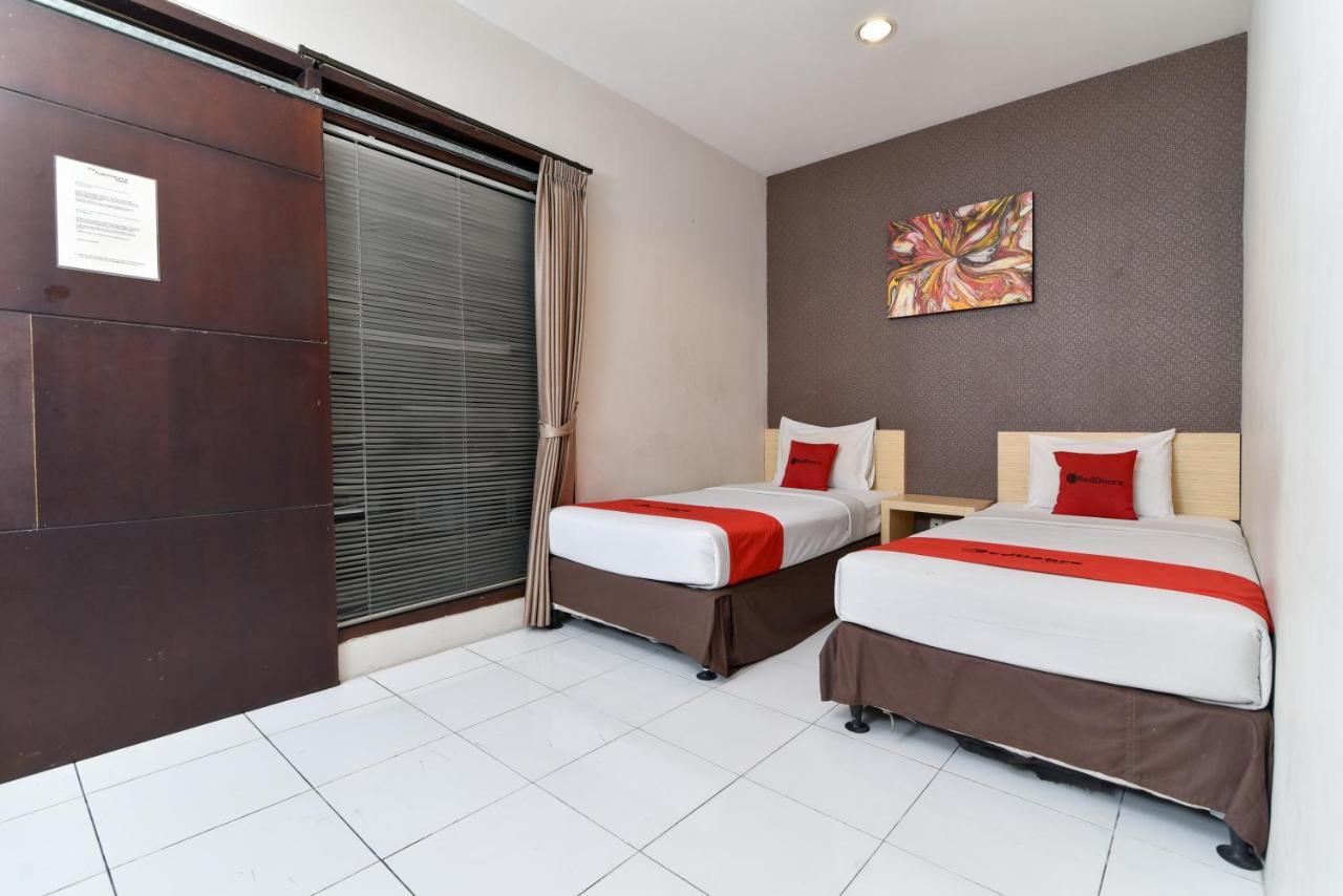 Reddoorz Plus @ Raya Legian Екстер'єр фото